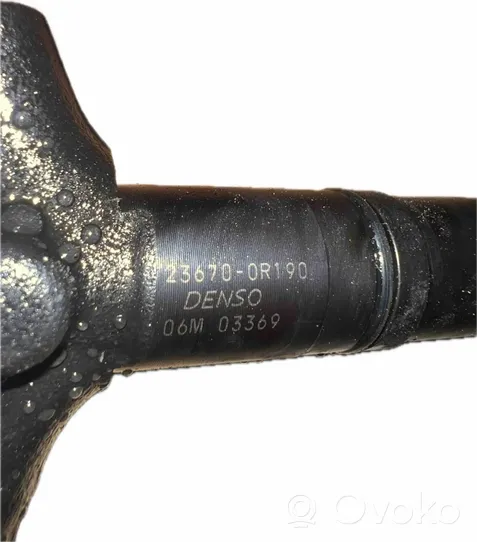 Toyota Avensis T250 Inyector de combustible 2367009280