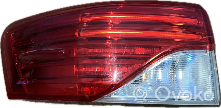 Toyota Avensis T270 Lampa tylna 