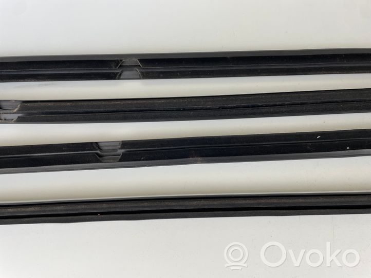 Volkswagen PASSAT B8 Rivestimento modanatura del vetro della portiera anteriore 3G0837475D