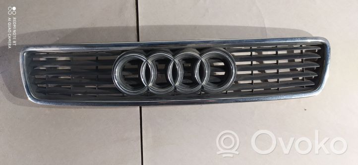 Audi A4 S4 B5 8D Grille calandre supérieure de pare-chocs avant 