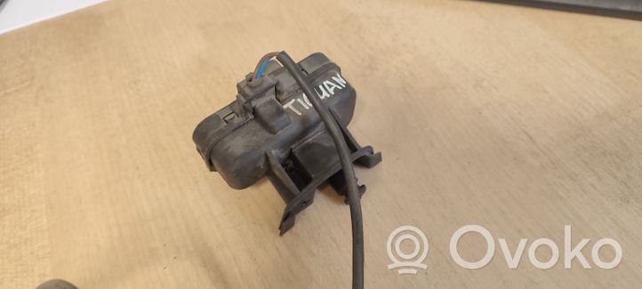 Volkswagen Tiguan Serratura del tappo del serbatoio del carburante 5N0810773F