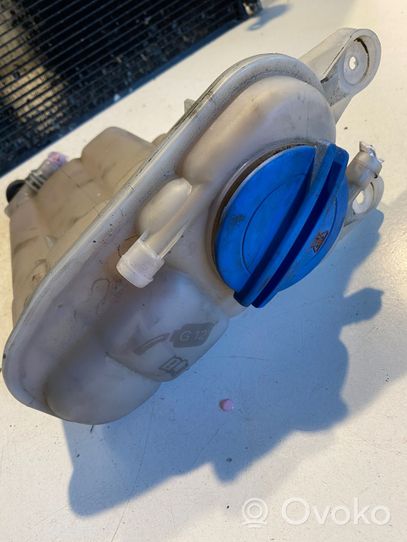 Audi A4 Allroad Vase d'expansion / réservoir de liquide de refroidissement 8K0121407C