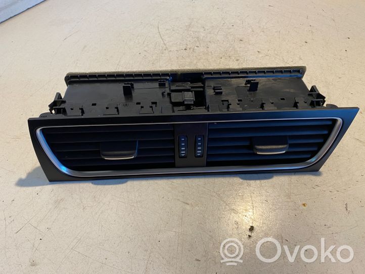 Audi A4 Allroad Centrālais gaisa ventilācijas režģis 8T2820951B