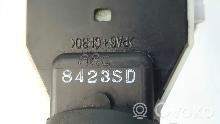 Nissan Pathfinder R51 Interrupteur d’éclairage 8423SD