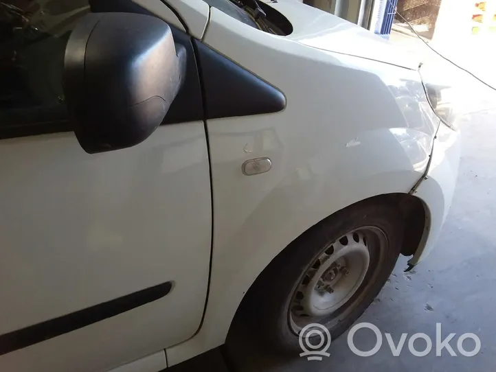 Renault Twingo II Błotnik przedni 