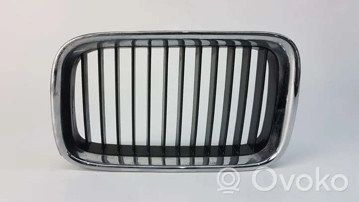 BMW 3 E36 Maskownica / Grill / Atrapa górna chłodnicy 