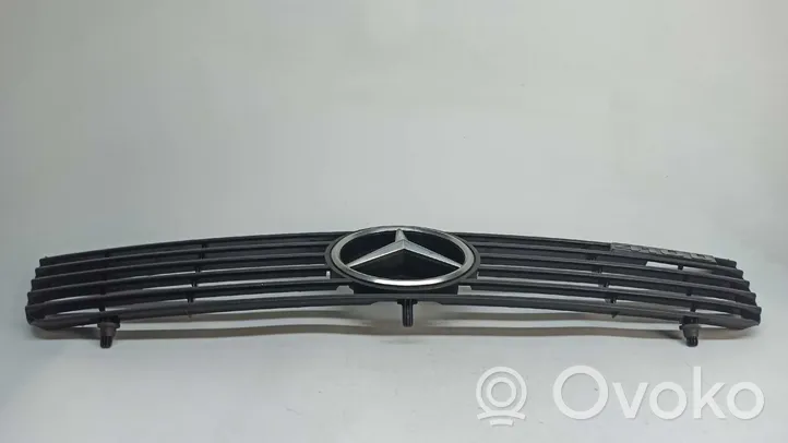 Mercedes-Benz Sprinter W901 W902 W903 W904 Maskownica / Grill / Atrapa górna chłodnicy A9018880123