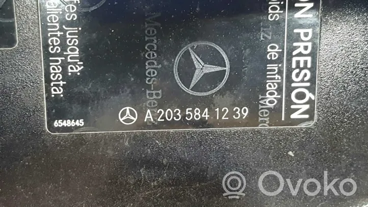 Mercedes-Benz C W203 Закручивающаяся крышка A2035841239