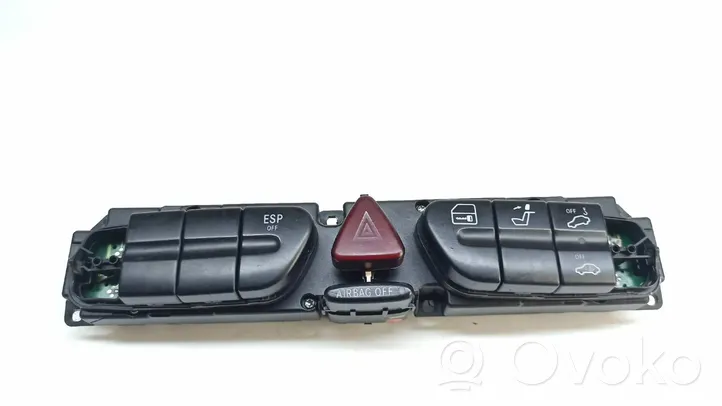 Mercedes-Benz C W203 Muut kytkimet/nupit/vaihtimet A20382172797167