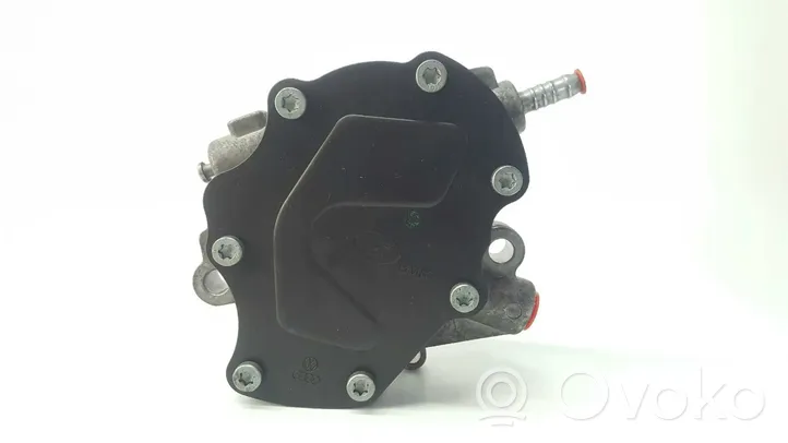 Volkswagen Touareg I Vacuum pump 