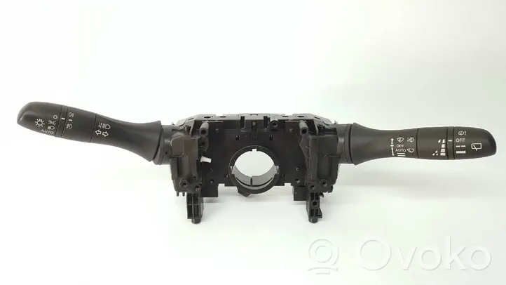 Nissan Qashqai+2 Включатель фонарей 16Y25SD2