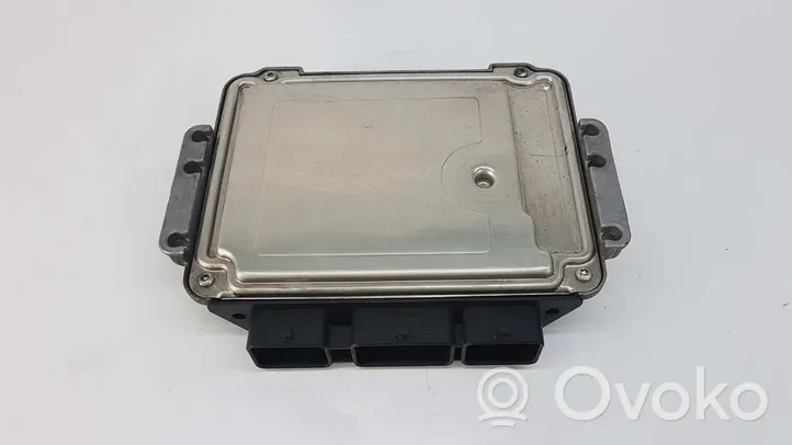 Renault Megane II Unité de commande, module ECU de moteur 8200370779