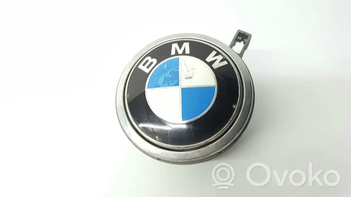 BMW 1 E81 E87 Uchwyt / Rączka zewnętrzna otwierania klapy tylnej / bagażnika 7153173