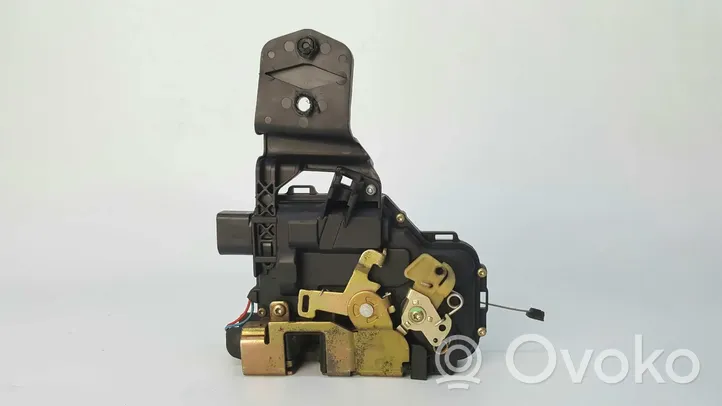 Volkswagen PASSAT B5 Front door lock 3B0837868