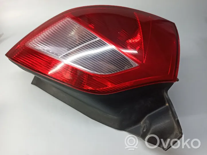 Renault Megane II Lampy tylnej klapy bagażnika 8200073236