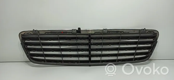 Mercedes-Benz C W203 Maskownica / Grill / Atrapa górna chłodnicy 