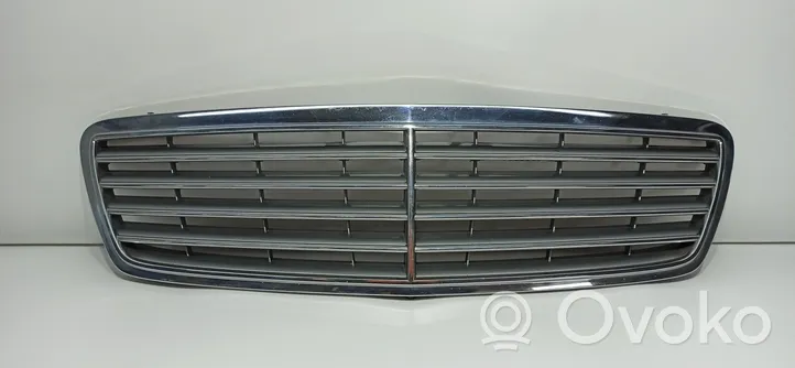 Mercedes-Benz C W203 Griglia superiore del radiatore paraurti anteriore 