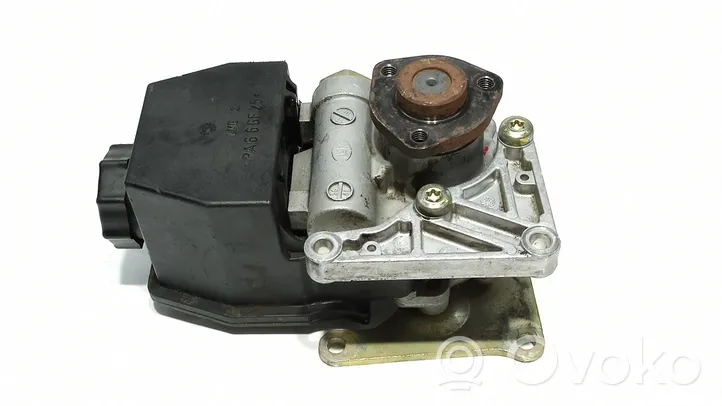 Mercedes-Benz E W210 Ohjaustehostimen pumppu A0024661001