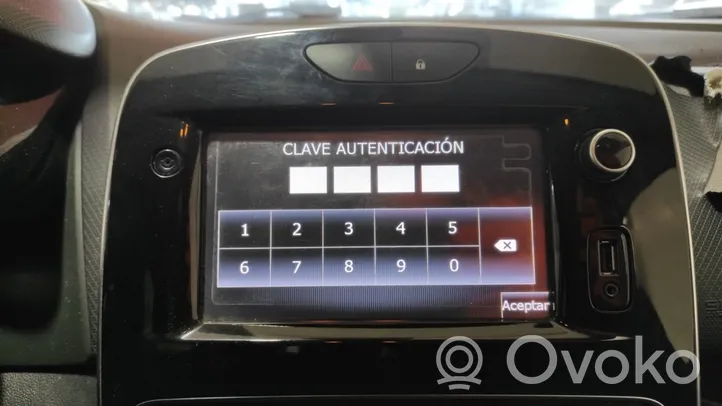 Renault Clio IV Stacja multimedialna GPS / CD / DVD 281153552R