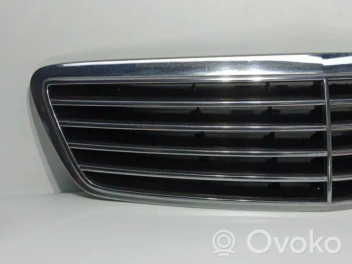 Mercedes-Benz S W220 Grille calandre supérieure de pare-chocs avant A22088003839040