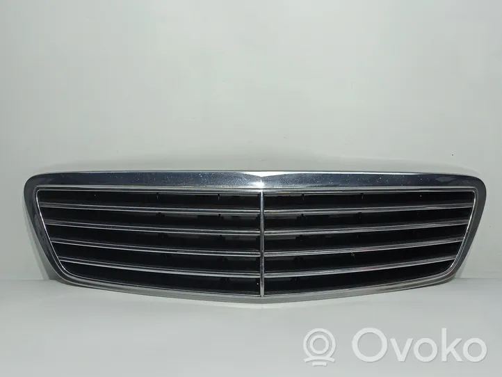 Mercedes-Benz S W220 Grille calandre supérieure de pare-chocs avant A22088003839040