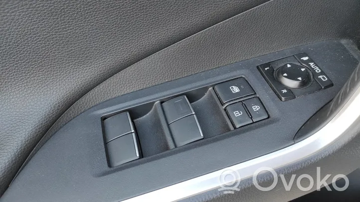 Toyota RAV 4 (XA40) Elektrinių langų jungtukas 