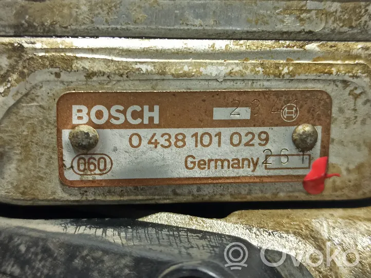 Audi 80 90 B3 Kraftstoffverteiler Einspritzleiste 0438121085