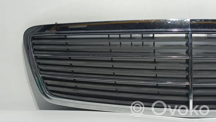 Mercedes-Benz C W203 Grille calandre supérieure de pare-chocs avant A2038800483