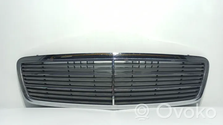 Mercedes-Benz C W203 Grille calandre supérieure de pare-chocs avant A2038800483