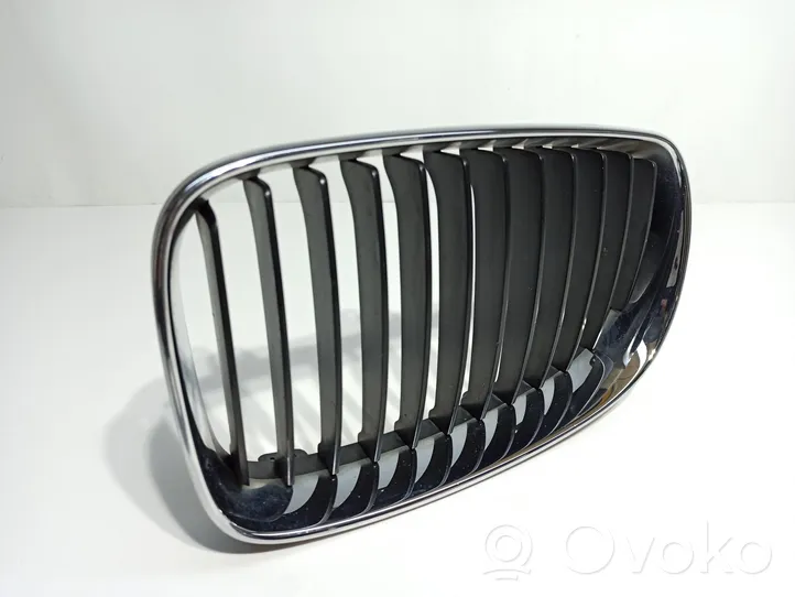 BMW 1 E81 E87 Grille calandre supérieure de pare-chocs avant 