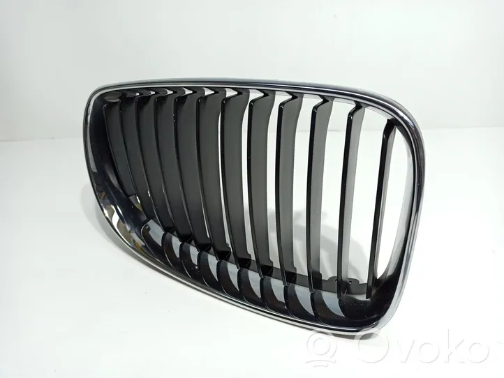 BMW 1 E81 E87 Grille calandre supérieure de pare-chocs avant 