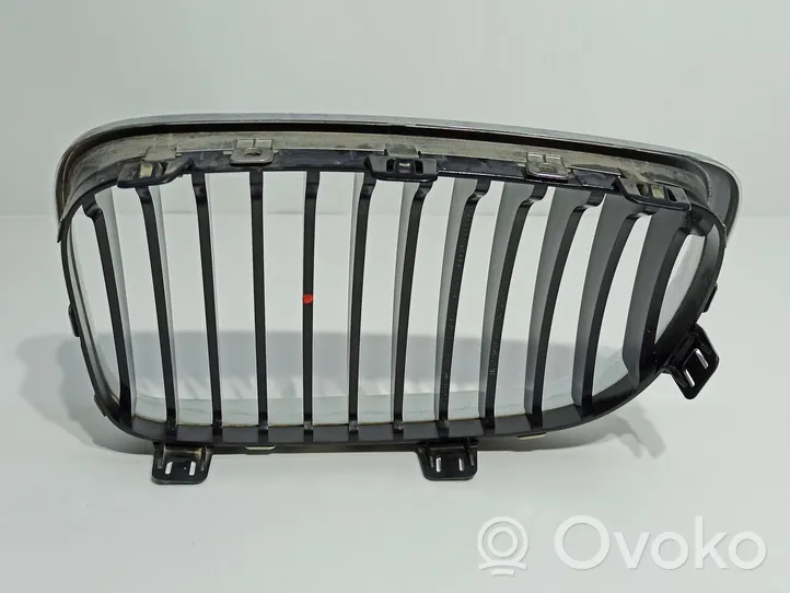 BMW 1 E81 E87 Grille calandre supérieure de pare-chocs avant 