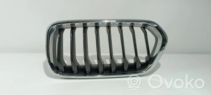 BMW X2 F39 Grille calandre supérieure de pare-chocs avant 7424778B