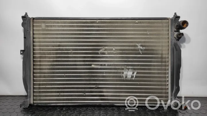 Volkswagen PASSAT B5 Aušinimo skysčio radiatorius 
