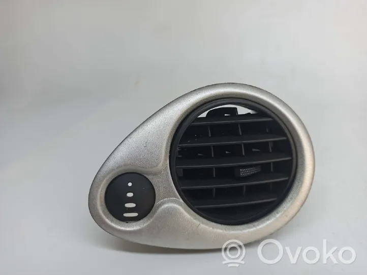 Renault Clio III Grille d'aération centrale 