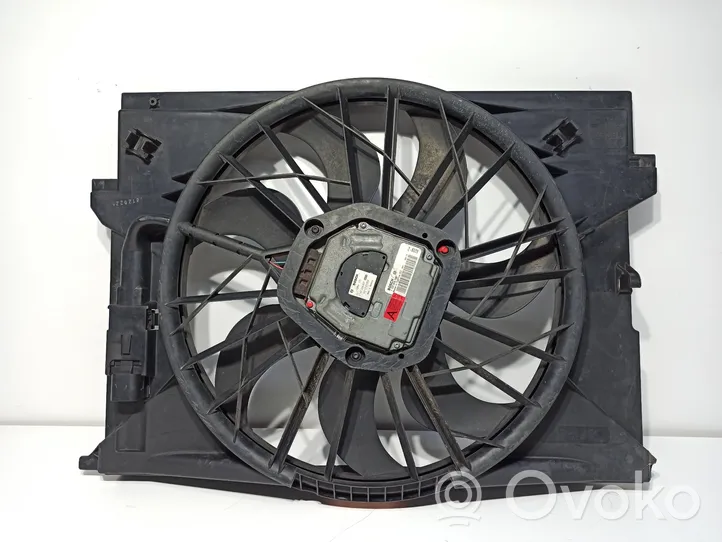 Mercedes-Benz E W211 Ventilatore di raffreddamento elettrico del radiatore A2115000693