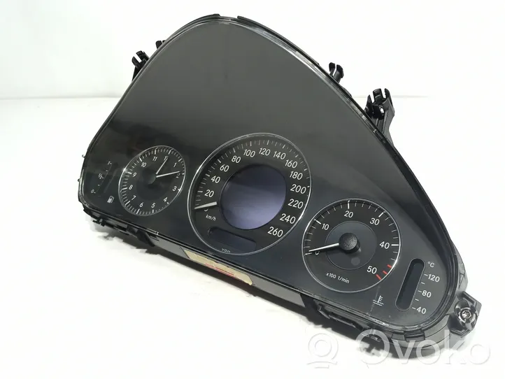 Mercedes-Benz E W211 Tachimetro (quadro strumenti) A2115408847