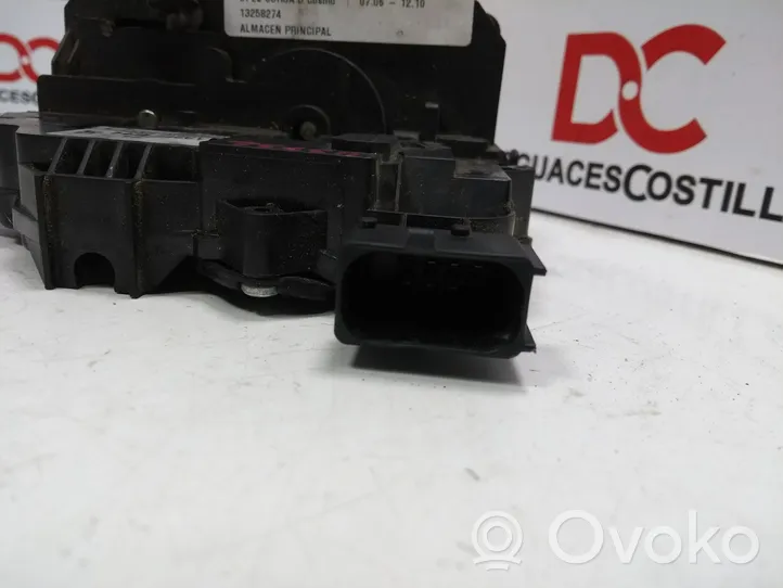 Opel Corsa D Front door lock 13258274