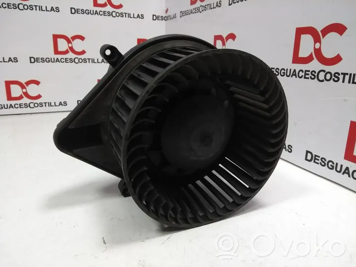 Audi A4 S4 B6 8E 8H Salono oro mazgo plastikinis korpusas 8E1820021A