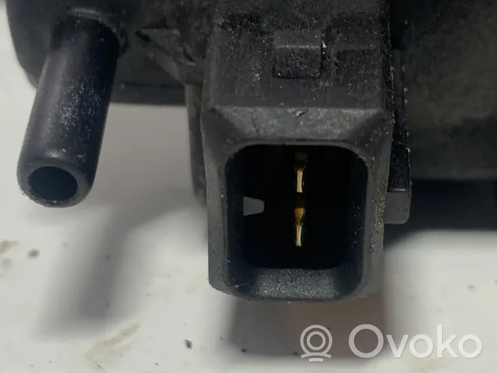 Opel Zafira A Vacuum valve 4522371