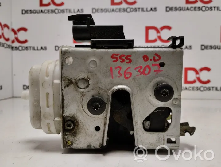 Audi A4 S4 B5 8D Serratura portiera anteriore 