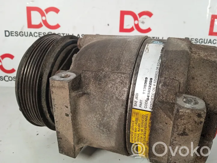 Opel Vivaro Air conditioning (A/C) compressor (pump) 7700105765