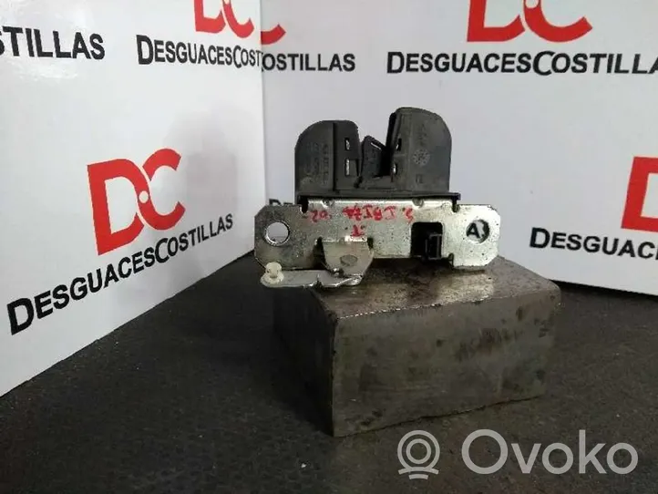 Seat Ibiza III (6L) Spyna galinio borto 6L6827505A