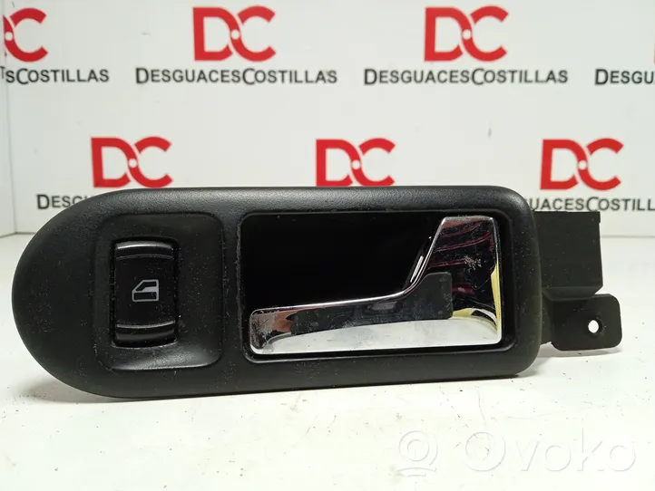 Volkswagen PASSAT B5.5 Front door interior handle 