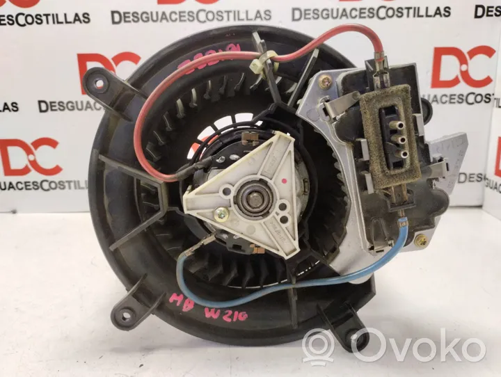 Mercedes-Benz E W212 Salono oro mazgo plastikinis korpusas 2108206212