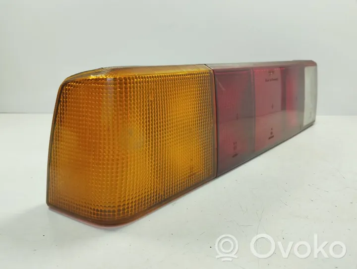 Volkswagen Santana Lampa tylna 325945111A