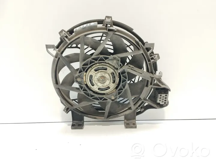 Opel Corsa C Jäähdyttimen jäähdytinpuhallin 24426578