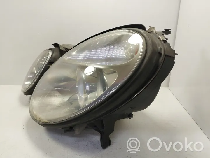 Mercedes-Benz E W211 Lampa przednia A0028202426