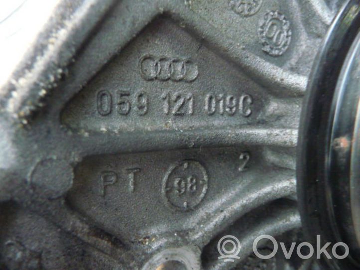 Audi A4 S4 B6 8E 8H Vesipumppu 059121019C