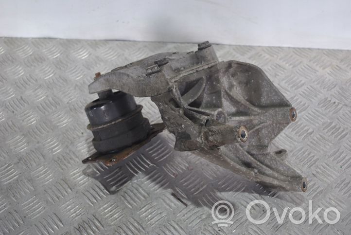 Volkswagen Polo IV 9N3 Supporto di montaggio del motore (usato) 6Q0199185D